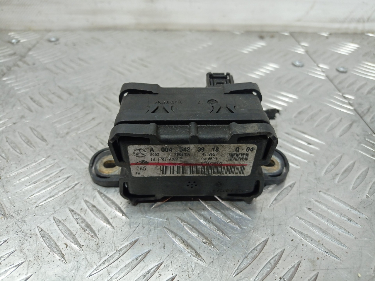 датчик ускорения Mercedes-Benz GL-Класс X164 X164.822 2006, 3.2 л., дизель, АКПП, черный, внедорожник 5 дв., полный привод, A0045423918 - фото №1