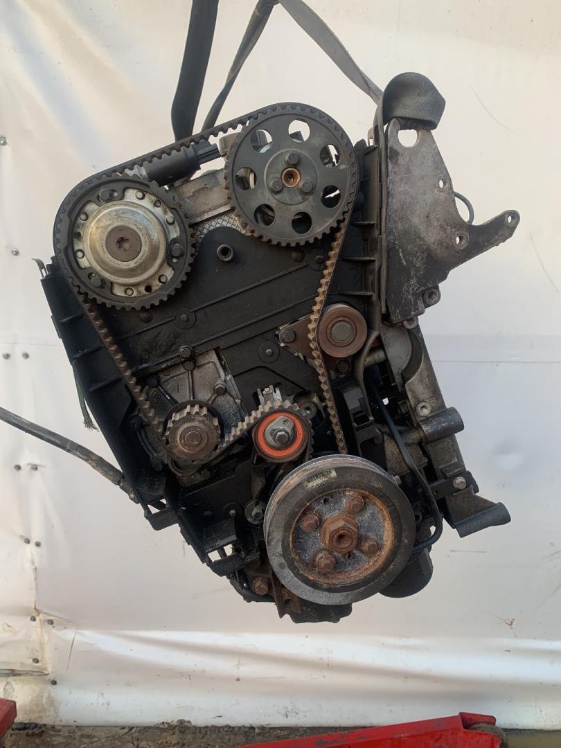 двигатель Volvo C70 1 поколение 1999, 2.5 л., бензин, МКПП, серебро, купе, передний привод, B5254T - фото №1