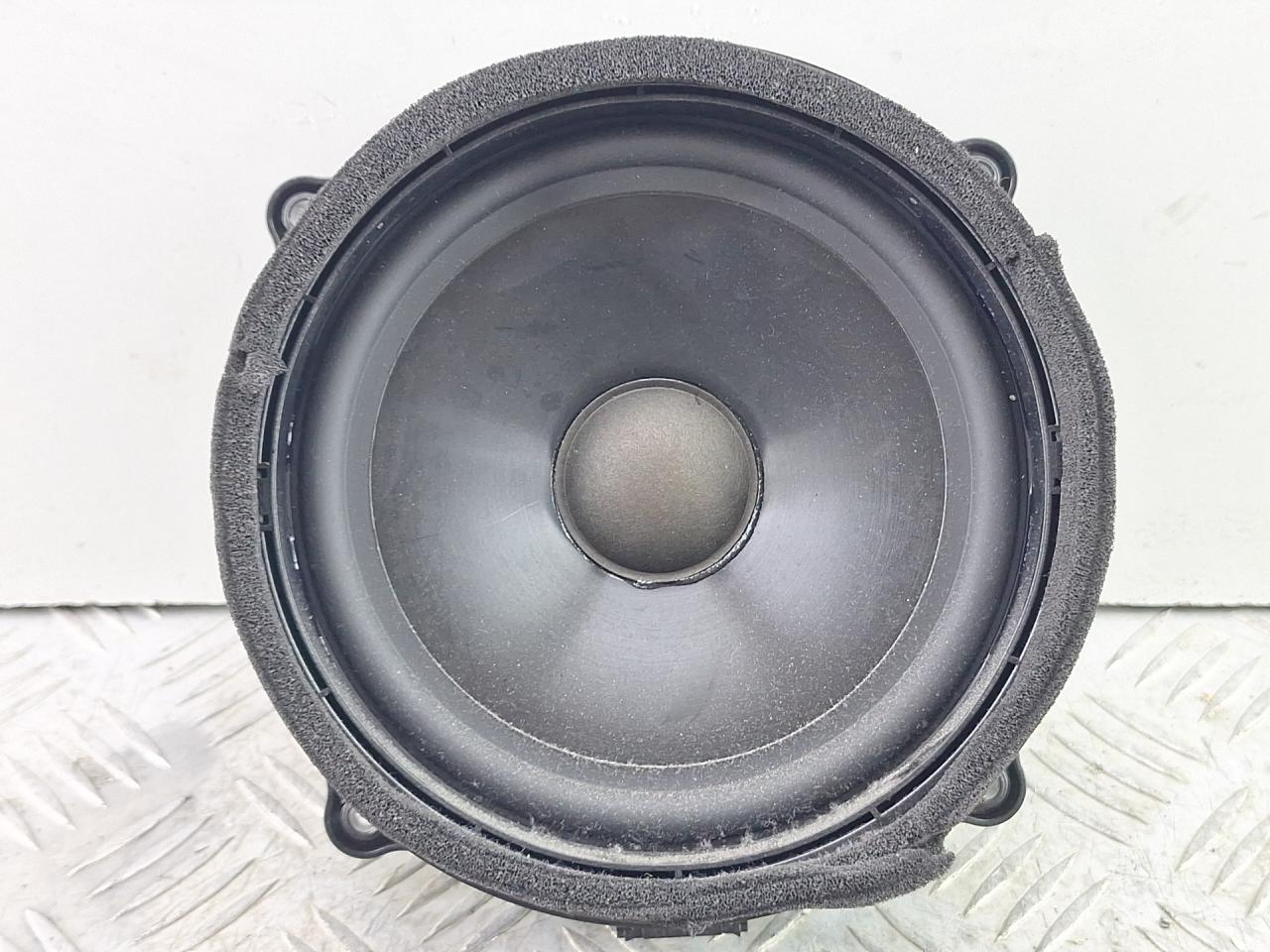 динамик высокочастотный (пищалка) Land Rover Discovery 3 поколение L319 2007, 2.7 л., 276DT, дизель, АКПП, серый, внедорожник 5 дв., полный привод, XQM500510, 165JM085, 26107-B0261, 5H22-70451-LB - фото №1