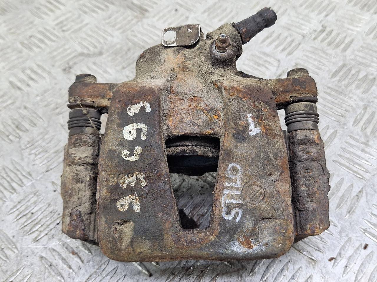 суппорт передний левый Fiat Stilo 1 поколение 2004, 1.2 л., 188 A5.000, бензин, МКПП, голубой, хетчбэк 3 дв., передний привод - фото №1