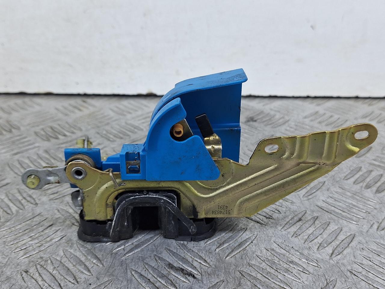 замок двери передней левой Saab 9-3 1 поколение 2001, 2.0 л., B205E, бензин, АКПП, черный, хетчбэк 5 дв., передний привод, 5174834 - фото №1