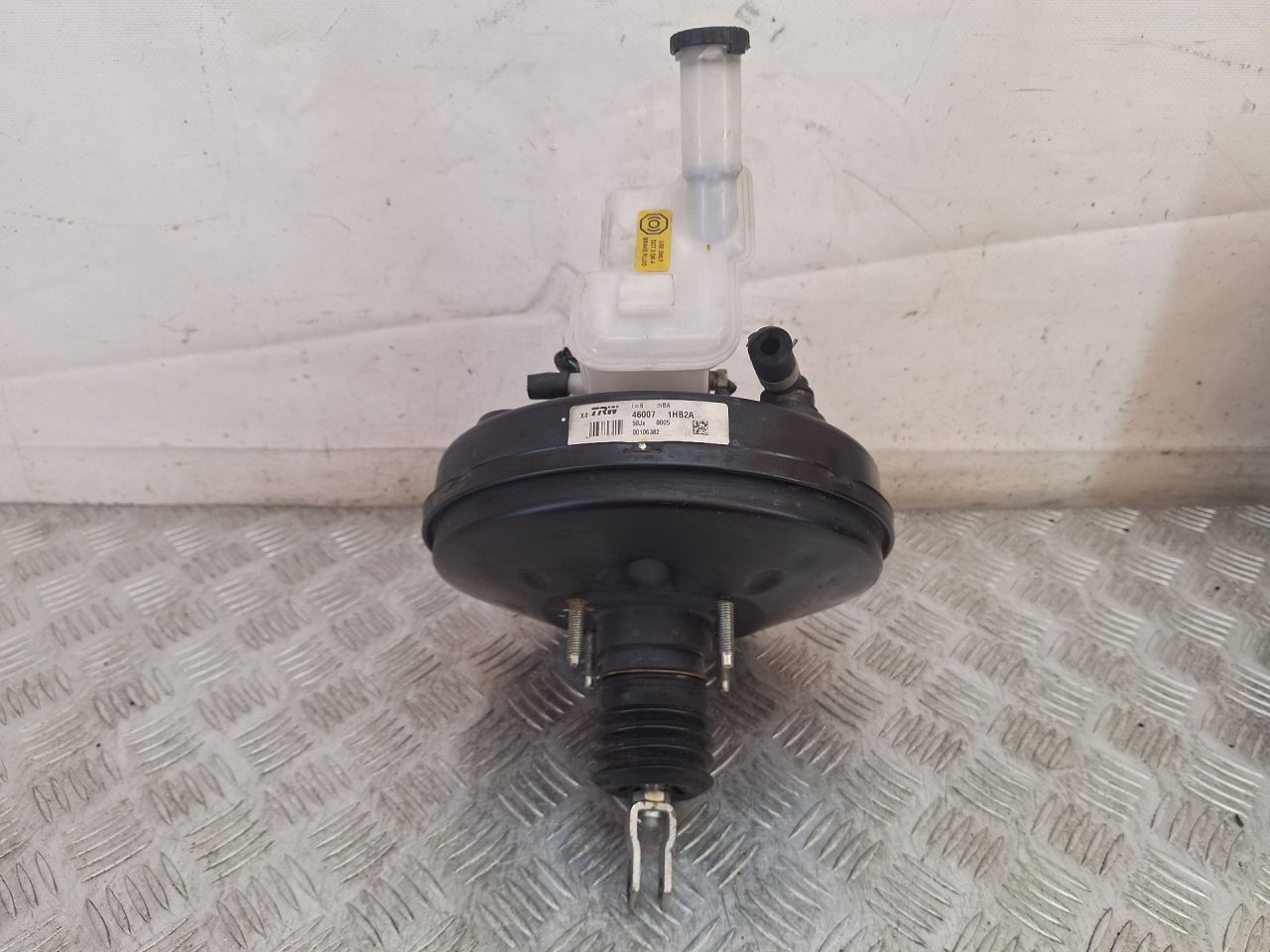 вакуумный усилитель тормозов Nissan Micra 4 поколение (K13) 2011, 1.2 л., HR12DE, бензин, МКПП, хетчбэк 5 дв., передний привод, 00024479, 460071HB2A - фото №1