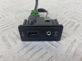 разъем AUX / USB Volkswagen Golf 7 поколение [рестайлинг] (2017 - 2019), 1.5 л., DACA, бензин, универсал, 5G0035222E