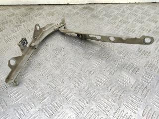 петля капота правая Volvo V70 2 поколение 2001, 2.4 л., B 5244 T3, бензин, АКПП, серебро, универсал, полный привод