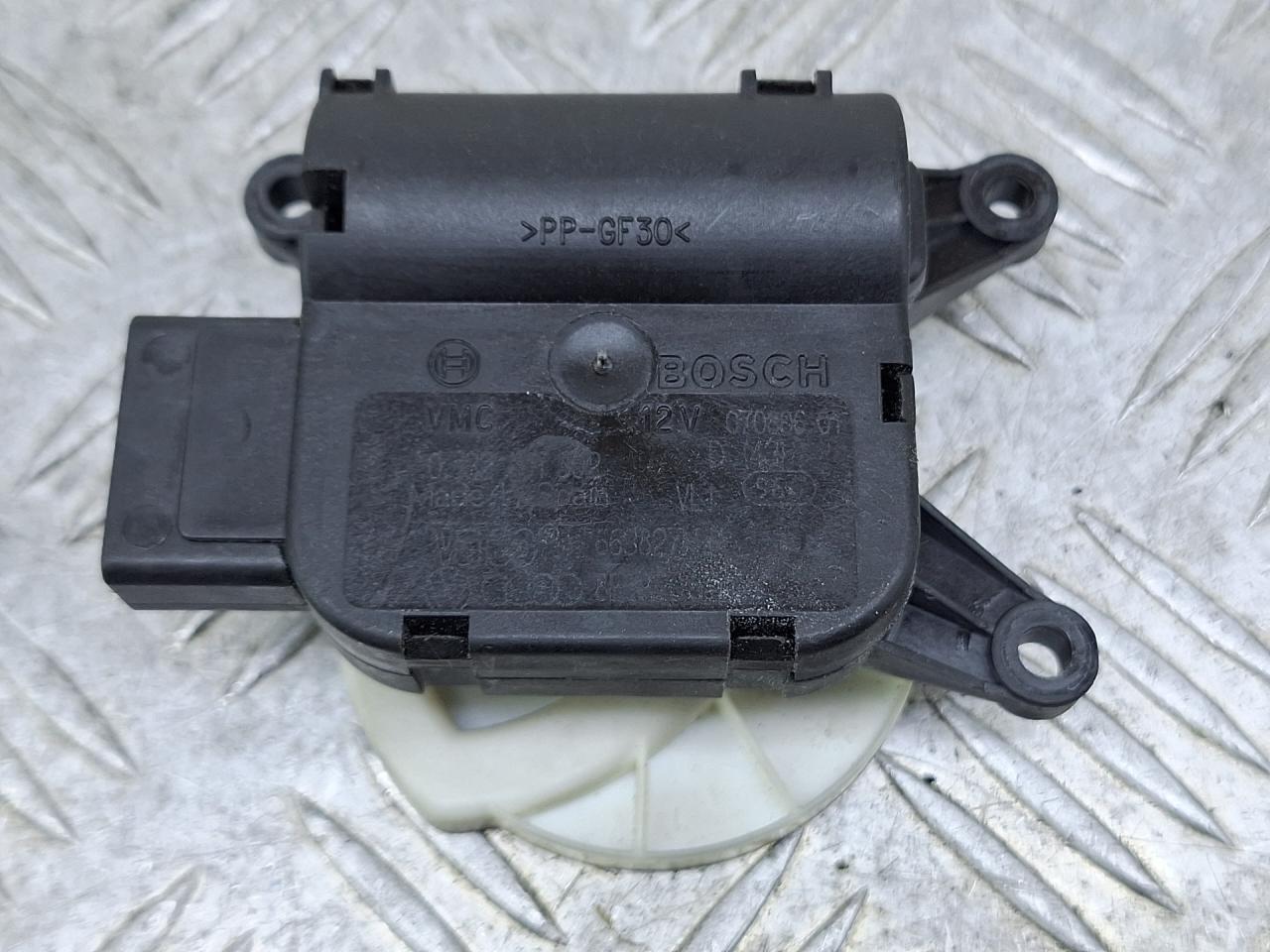 моторчик заслонки печки Audi A4 B7 2006, 1.8 л., BFB, бензин, МКПП, универсал, 8E1820511C - фото №1