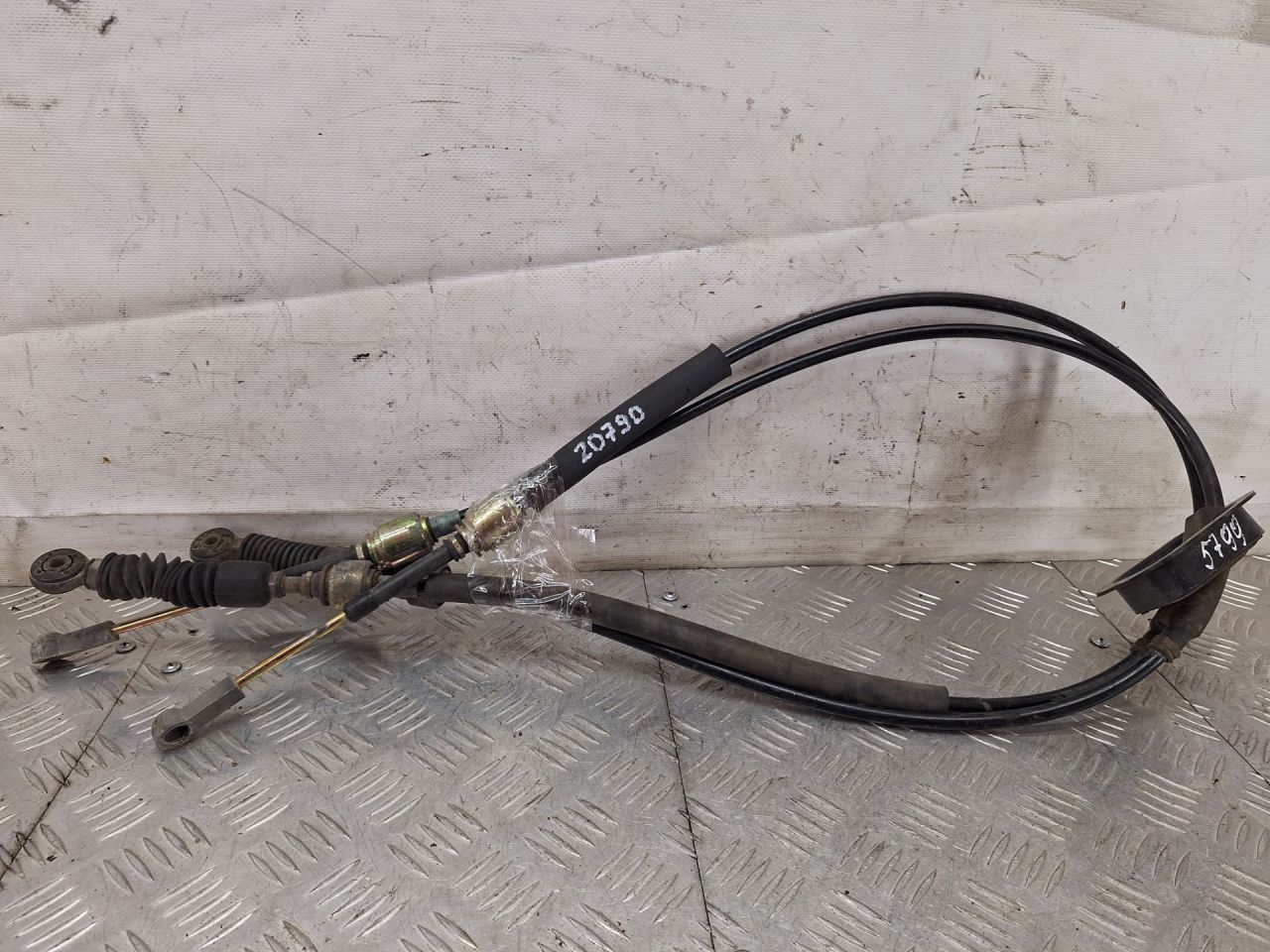 трос кулисы КПП Volvo V50 1 поколение 2005, 2.4 л., B 5244 S, бензин, МКПП, универсал, передний привод - фото №1