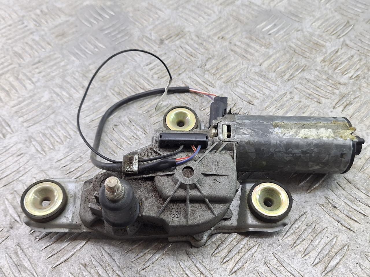 моторчик заднего стеклоочистителя (дворника) Ford Ka 1 поколение 2001, 1.3 л., бензин, МКПП, желтый, хетчбэк 3 дв., передний привод, 97KG17K441AD - фото №1