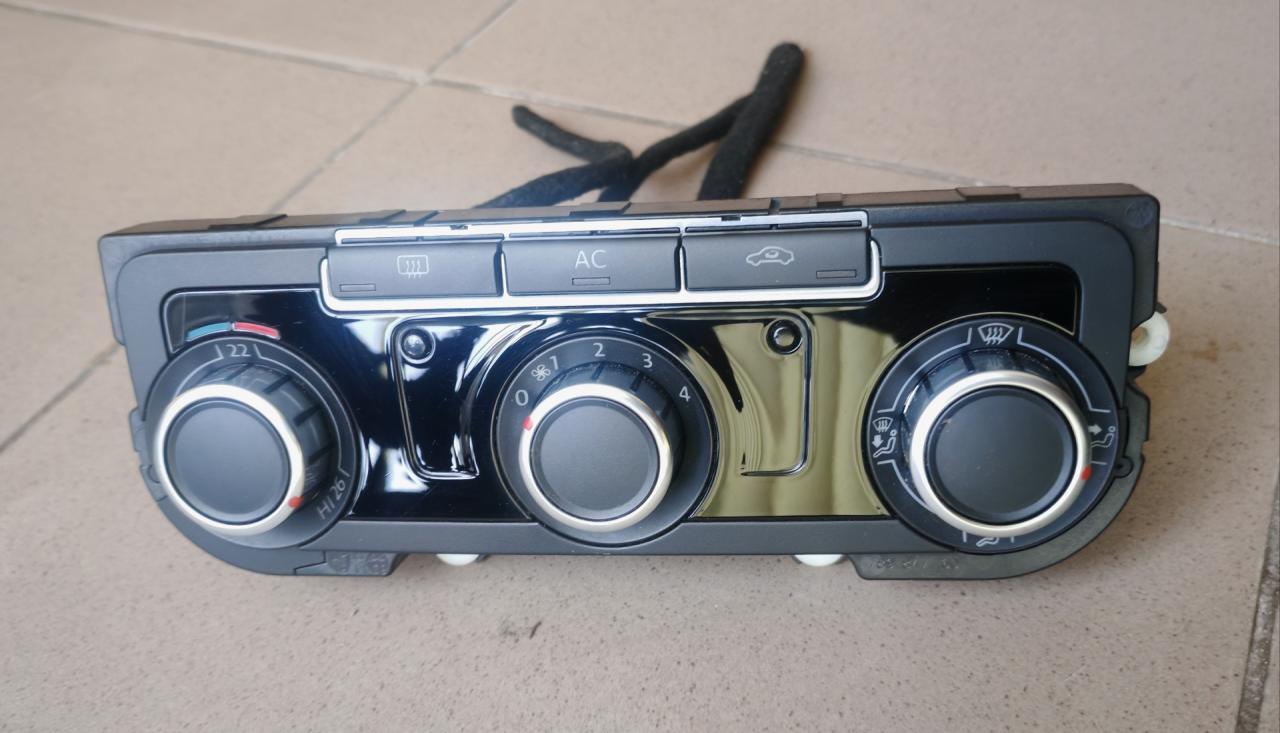 блок управления печки / климат-контроля Volkswagen Tiguan 1 поколение 2009, 2.0 л., CBAB, дизель, МКПП, 3C8907336AB - фото №1