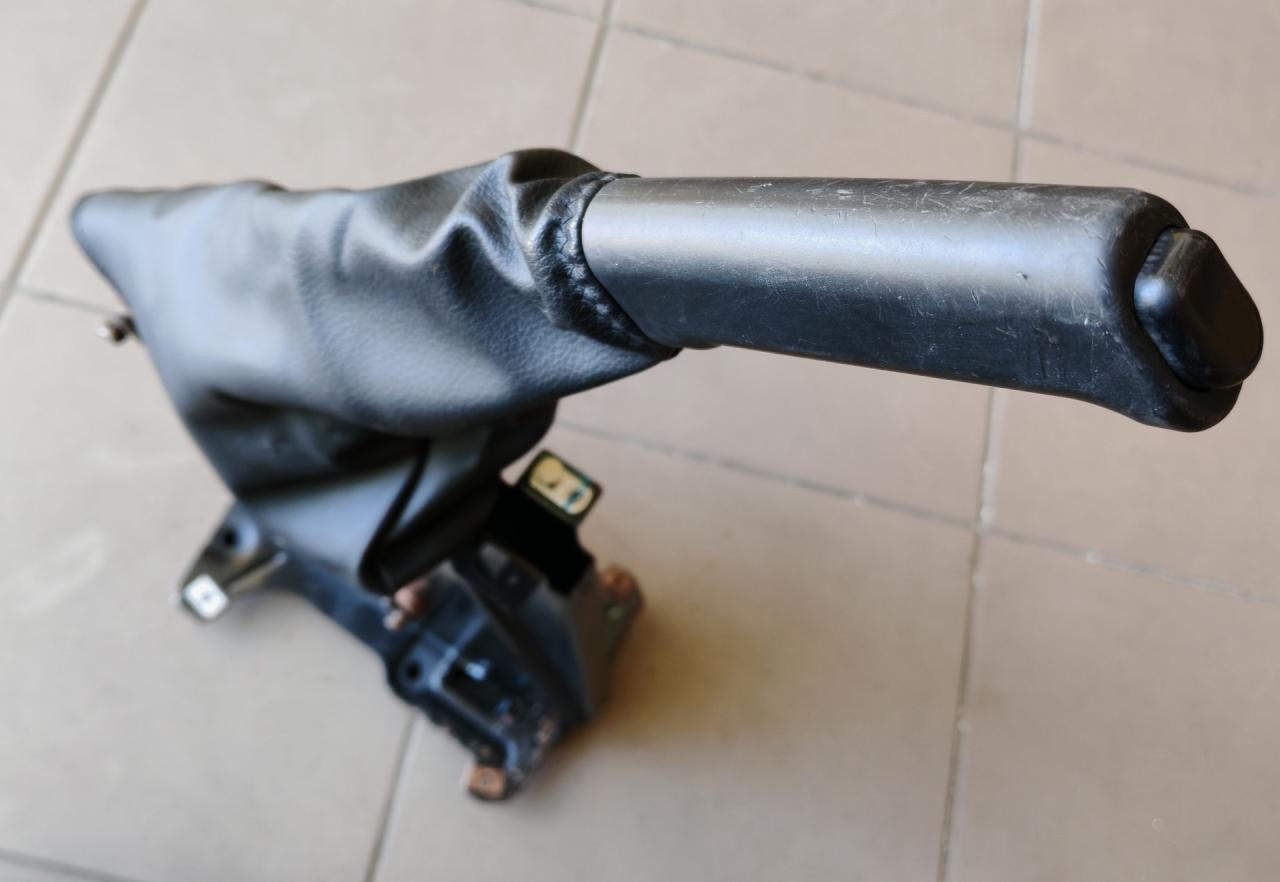 рычаг ручного тормоза (ручника) IVECO Daily 5 поколение 35S11 2013, 2.3 л., дизель, фургон - фото №1