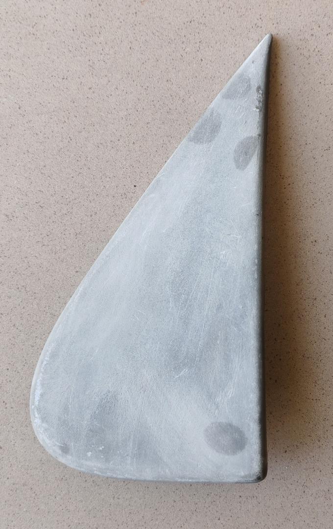 Накладка крыла (уголок зеркала) переднего левая IVECO Daily 4 поколение 35C15 2008, 3.0 л., F1CE0481F, дизель, МКПП, микроавтобус, задний привод, 3802084 - фото №1