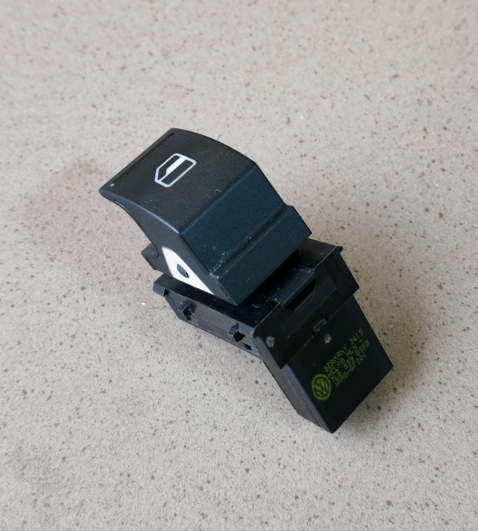 кнопка стеклоподъемника двери задней Volkswagen Tiguan 1 поколение 2009, 2.0 л., CBAB, дизель, МКПП, 7L6959855B - фото №1
