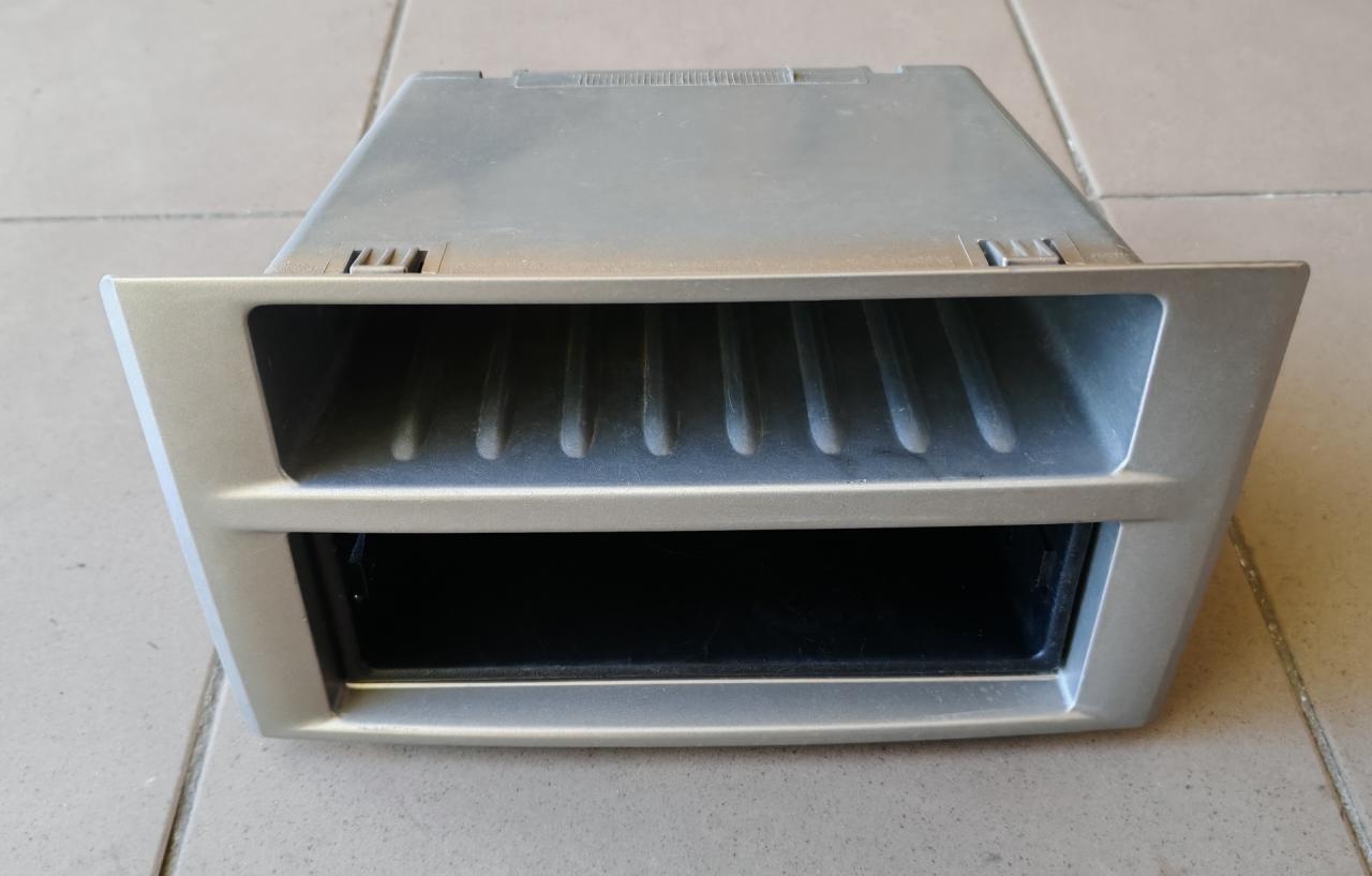 рамка под магнитолу IVECO Daily 4 поколение 35S11 2009, 2.3 л., дизель, фургон, задний привод, 5801259260, 3802530 - фото №1