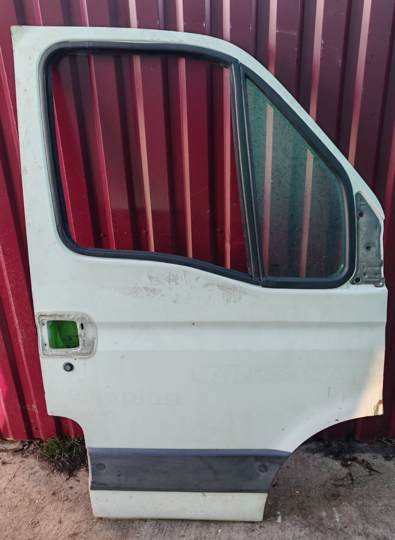 дверь передняя правая IVECO Daily 3 поколение 35c12 2005, 2.3 л., F1AE0481B, дизель, 5МКПП, микроавтобус, 99460120 - фото №1