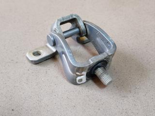 петля крышки багажника Volkswagen Tiguan 1 поколение 2009, 2.0 л., CBAB, дизель, МКПП, 5N0827301