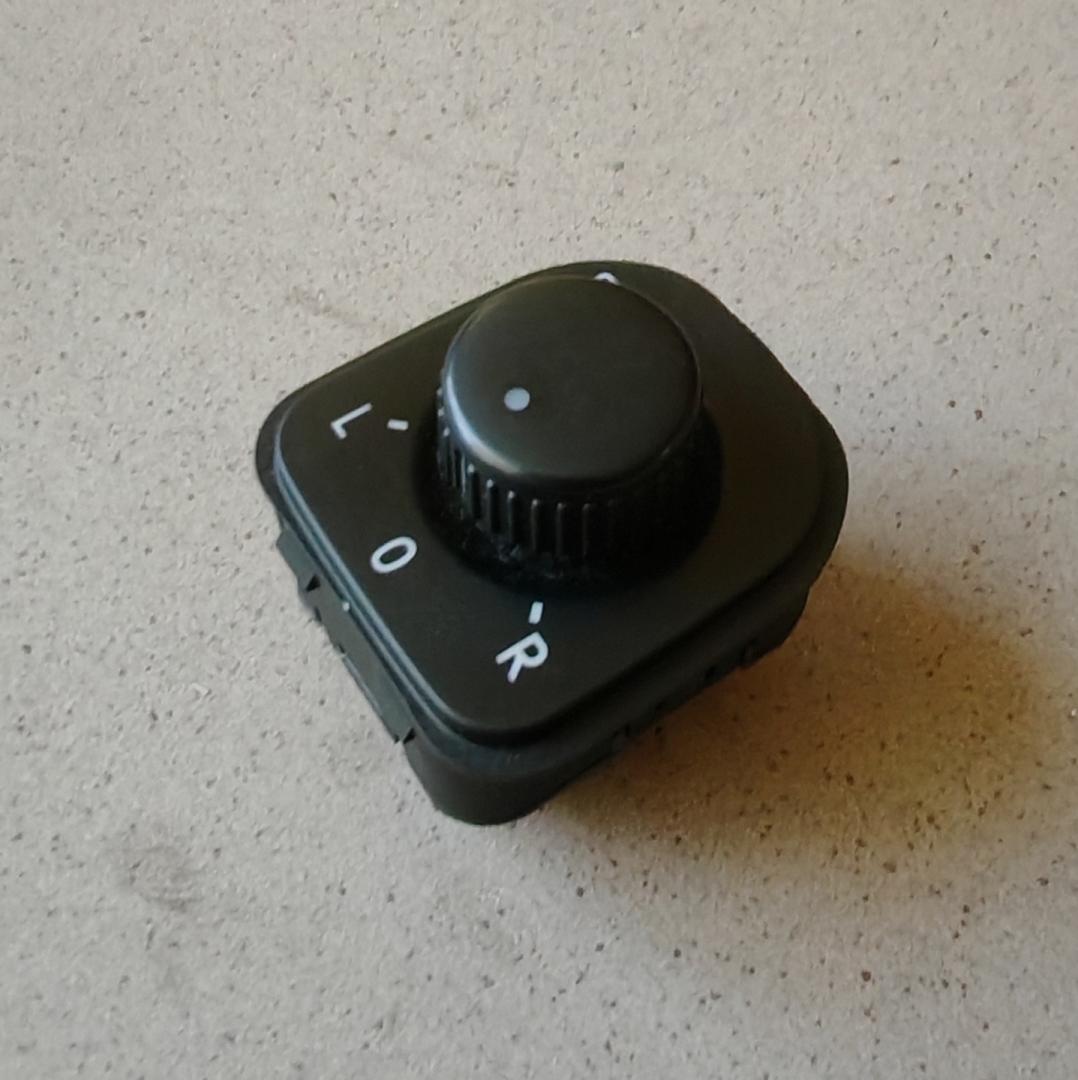 джойстик регулировки зеркал Volkswagen Tiguan 1 поколение 2009, 2.0 л., CBAB, дизель, МКПП, 1K0959565L - фото №1