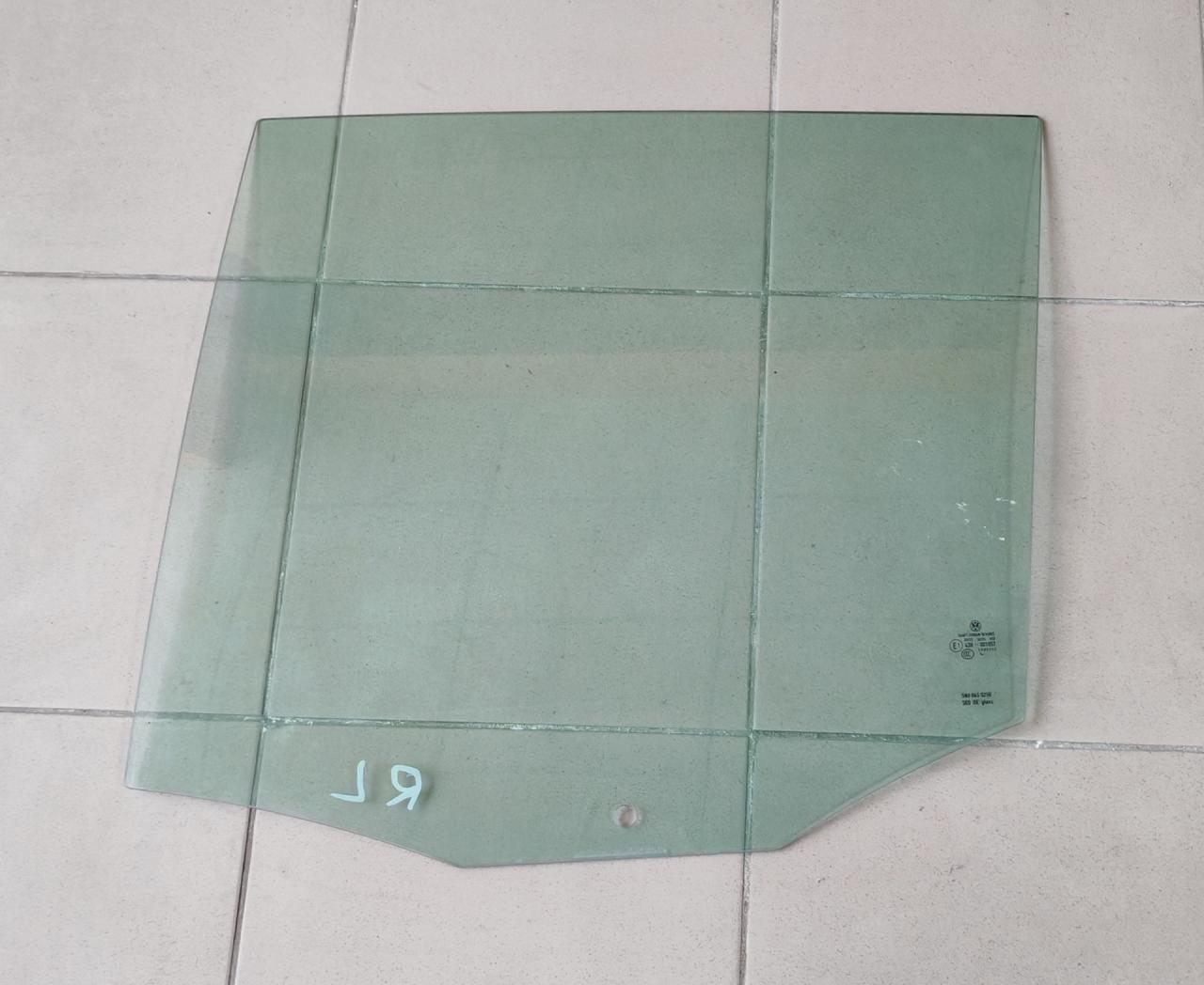 стекло двери задней левой Volkswagen Tiguan 1 поколение 2009, 2.0 л., CBAB, дизель, МКПП, 5N08450256 - фото №1