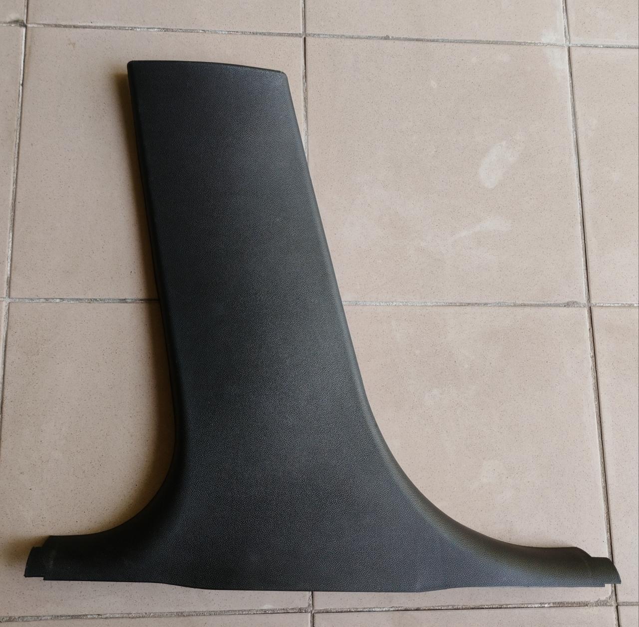 обшивка стойки центральной левой BMW 3 серия E90/E91/E92/E93 E90 2007, 2.0 л., N46B20BX, бензин, 6МКПП, sparkling graphite, седан, 51437058337 - фото №1