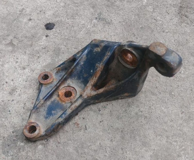 кронштейн кабины IVECO Daily 6 поколение 35c12 2017, 2.3 л., F1AFL411B, дизель, АКПП, грузовик, 5801260395, 5801260392 - фото №1