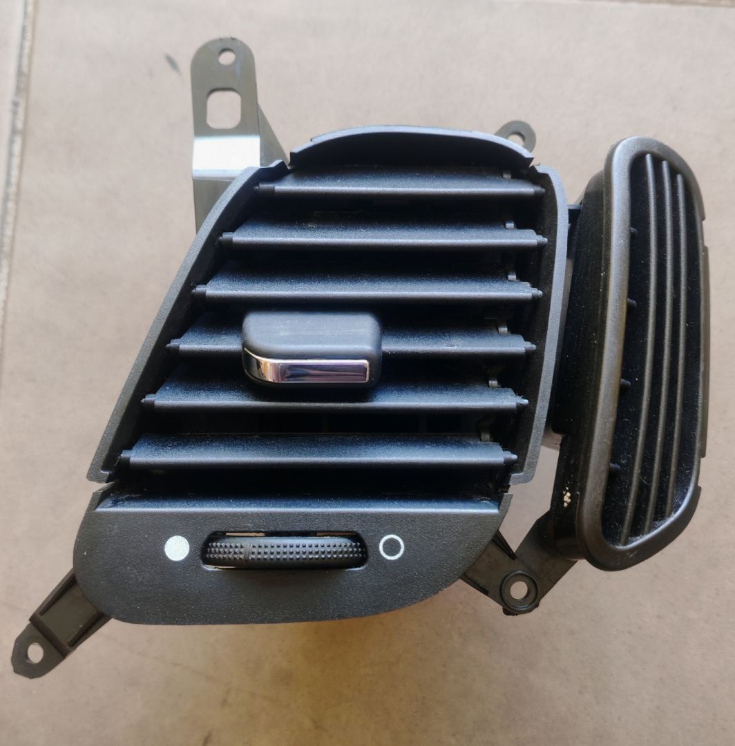 дефлектор обдува салона IVECO Daily 6 поколение 35c12 2017, 2.3 л., F1AFL411B, дизель, АКПП, грузовик, 5801607540 - фото №1