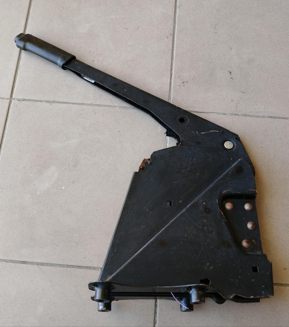 рычаг ручного тормоза (ручника) IVECO Daily 3 поколение 2001, 2.8 л., дизель, МКПП, микроавтобус, 99488907 - фото №1