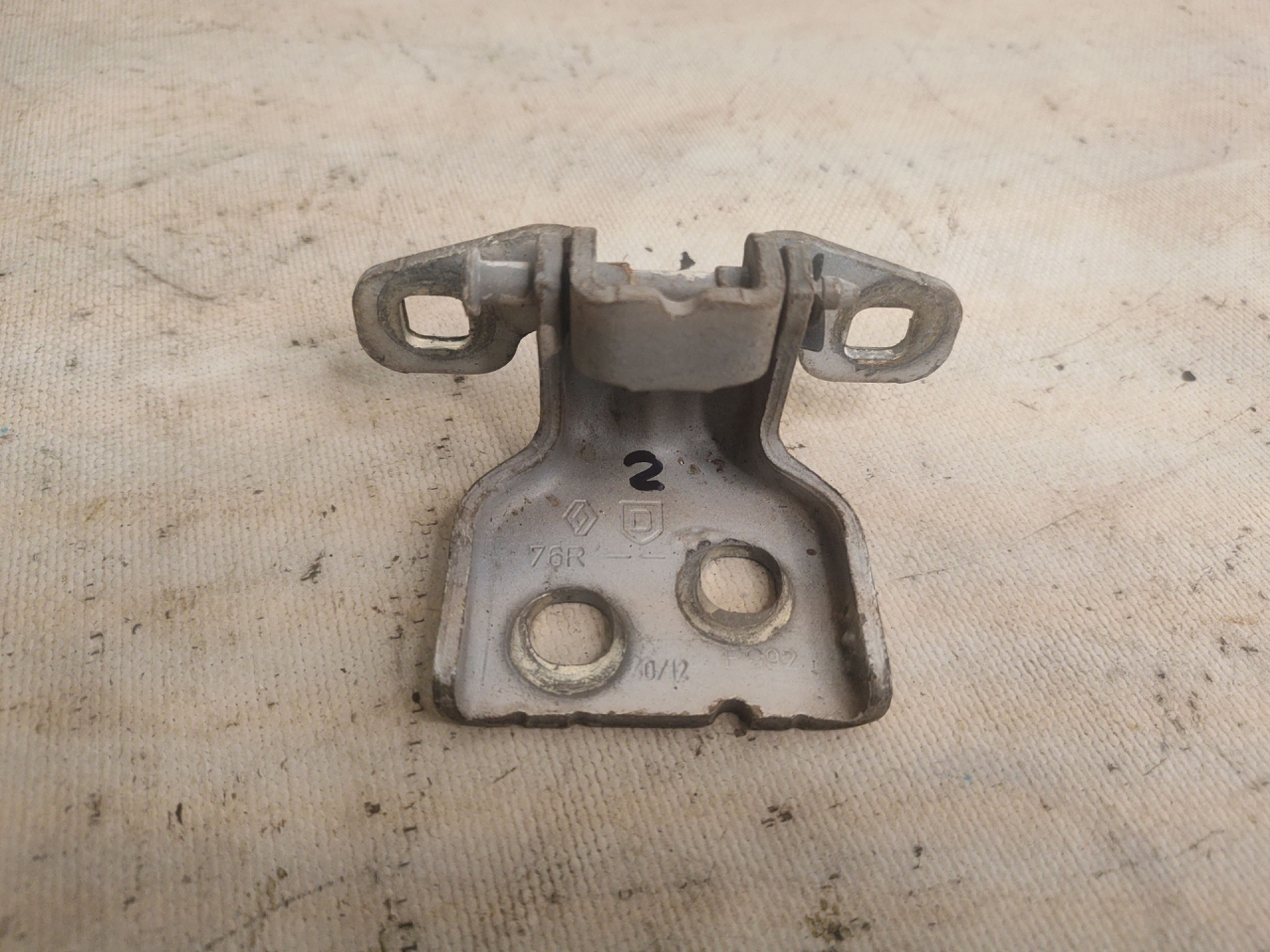 петля двери Renault Duster 1 поколение HSA 2013, 1.5 л., K9K 896, дизель, 6МКПП, белый, внедорожник 5 дв., 804209726R, 804207876R - фото №1