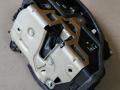 замок двери передней правой BMW 3 серия E90/E91/E92/E93 E90 2007, 2.0 л., N46B20BX, бензин, 6МКПП, sparkling graphite, седан, 51217202144 - фото №3