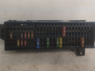 блок предохранителей Volkswagen Caddy 3 поколение [рестайлинг] 2013, 1.6 л., CAYD, дизель, 5МКПП, белый, фургон, передний привод, 000937615A