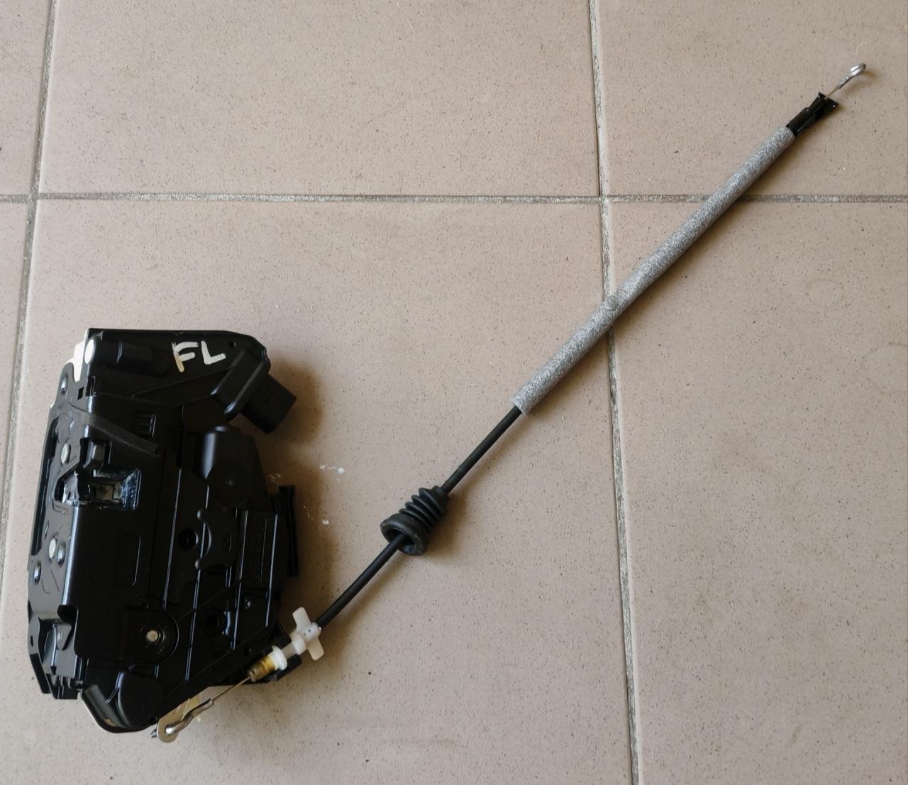 замок двери передней левой Volkswagen Tiguan 1 поколение 2009, 2.0 л., CBAB, дизель, МКПП, 5N2837015C - фото №1