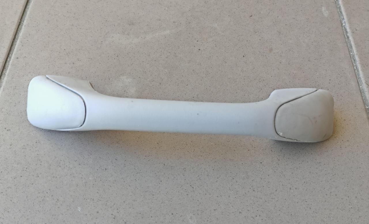 ручка внутренняя потолочная IVECO Daily 5 поколение 35S11 2013, 2.3 л., дизель, фургон, 7700835126 - фото №1