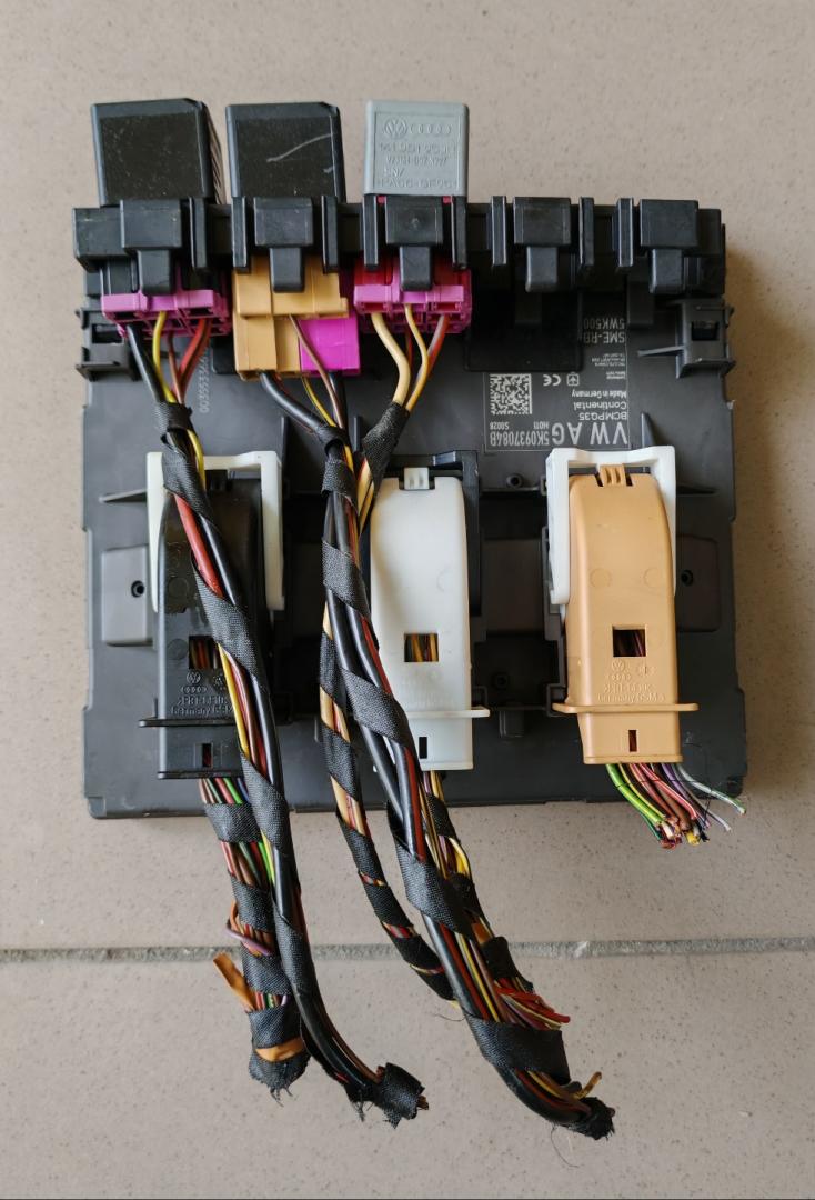 блок комфорта Volkswagen Tiguan 1 поколение 2009, 2.0 л., CBAB, дизель, МКПП, 5K0937084B - фото №1