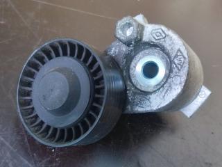 Натяжитель ремня агрегатов Renault Duster 1 поколение HSA 2013, 1.5 л., K9K 896, дизель, 6МКПП, белый, внедорожник 5 дв.