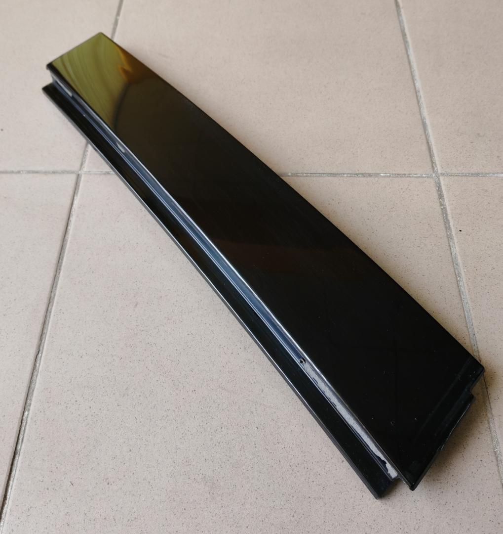 молдинг двери задней левой Volkswagen Tiguan 1 поколение 2009, 2.0 л., CBAB, дизель, МКПП, 5N0839901A - фото №1