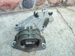 подушка крепления двигателя Renault Duster 1 поколение HSM 2014, 1.6 л., K4M 696, бензин, 5МКПП, внедорожник 5 дв., 112101351R