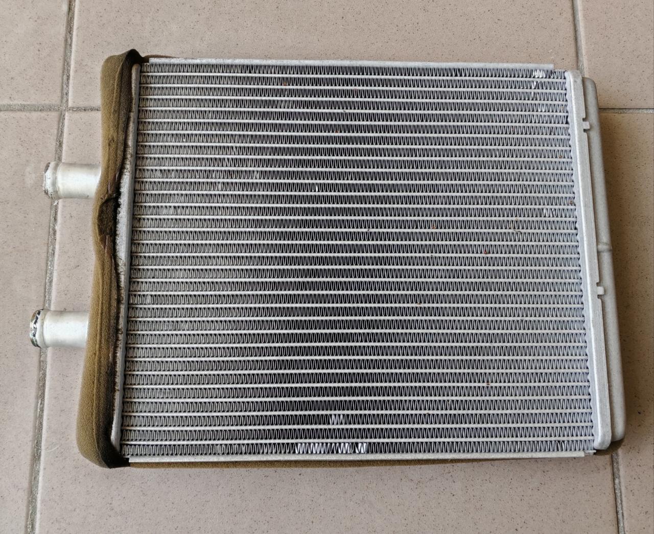 радиатор отопителя (печки) IVECO Daily 4 поколение 35C15 2008, 3.0 л., F1CE0481F, дизель, МКПП, микроавтобус, задний привод, 3802175 - фото №1