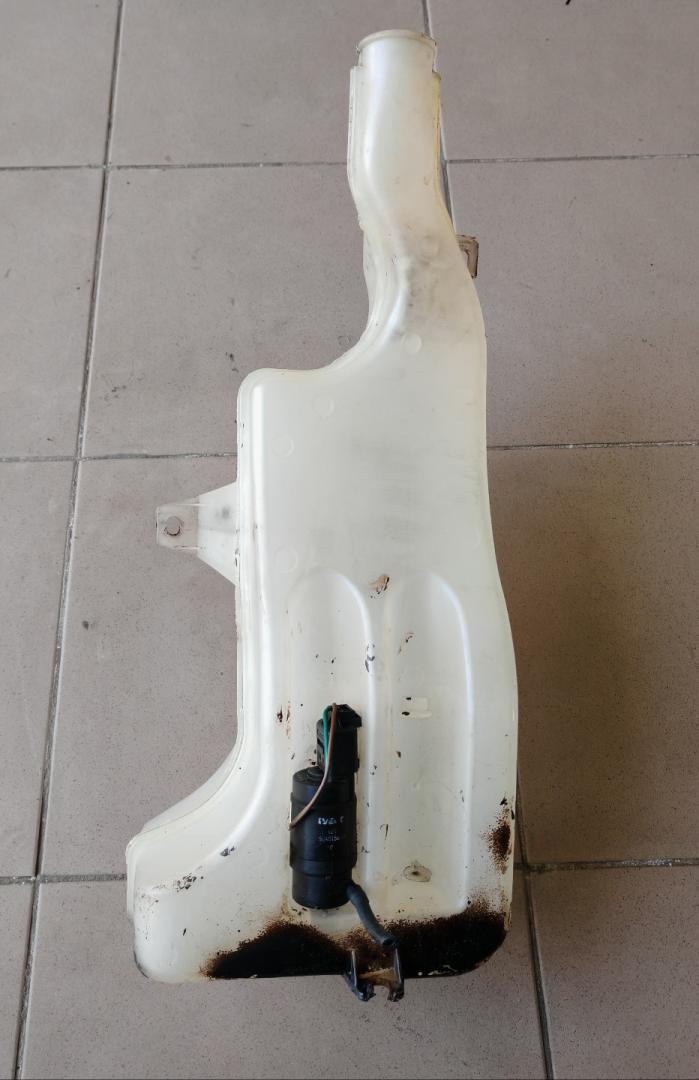бачок омывателя IVECO Daily 3 поколение 2001, 2.8 л., дизель, МКПП, микроавтобус, 500336393, 500336395 - фото №1