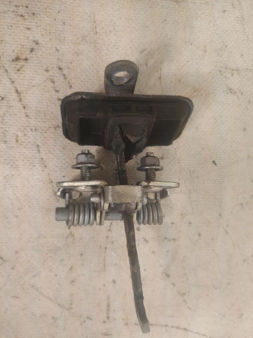 ограничитель открывания двери Renault Duster 1 поколение HSA 2013, 1.5 л., K9K 896, дизель, 6МКПП, белый, внедорожник 5 дв., 804305879R - фото №1