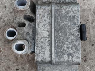 подушка крепления КПП Volkswagen Tiguan 1 поколение 2009, 2.0 л., CBAB, дизель, МКПП, 5N0199555K