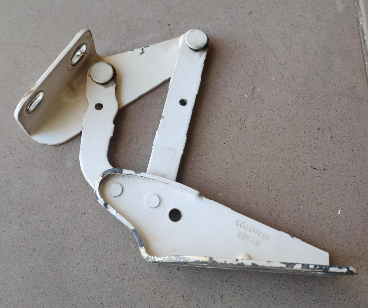 петля капота правая IVECO Daily 3 поколение 2001, 2.8 л., дизель, МКПП, микроавтобус, 99489709, 504058770 - фото №1