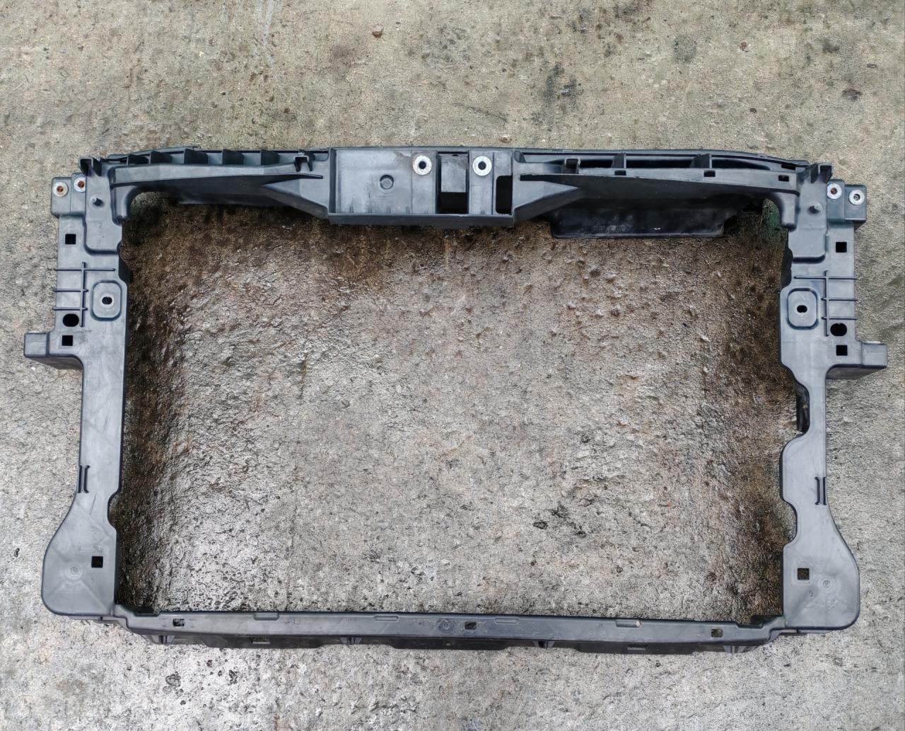 передняя панель крепления облицовки (телевизор) Volkswagen Tiguan 1 поколение 2009, 2.0 л., CBAB, дизель, МКПП, 3C0805971A, 5N0805594, 5N0805588D - фото №1