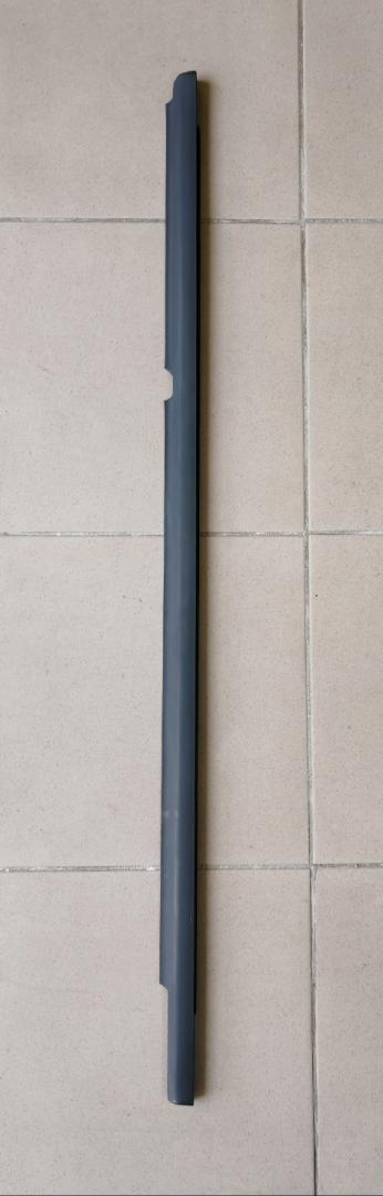 молдинг стекла двери задней Volkswagen Tiguan 1 поколение 2009, 2.0 л., CBAB, дизель, МКПП, 5N0839477A - фото №1