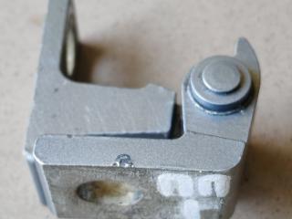 петля двери Volkswagen Tiguan 1 поколение 2009, 2.0 л., CBAB, дизель, МКПП, 5N0831402