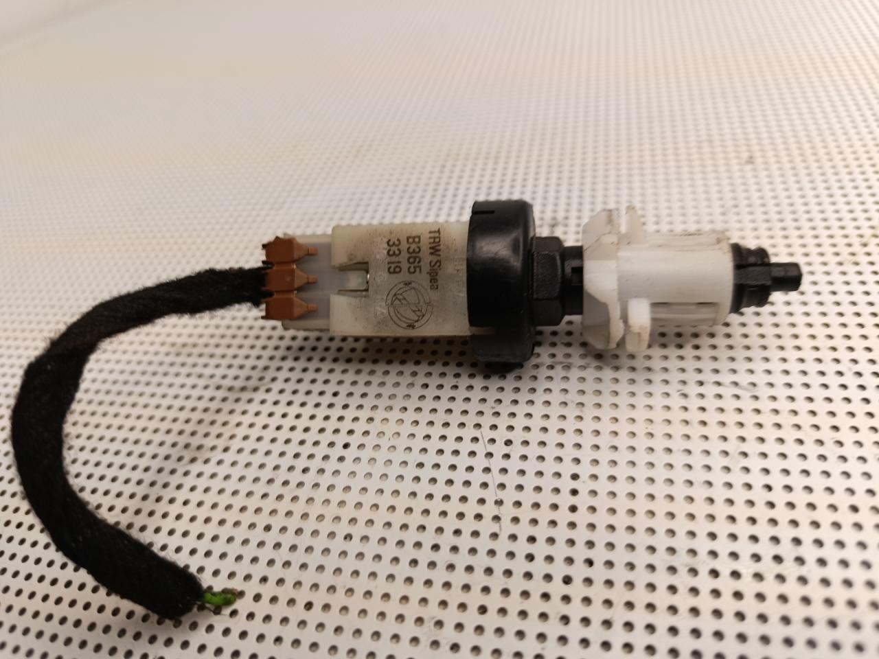 Датчик педали тормоза (лягушка) IVECO Daily 4 поколение 40C12 2008, 2.3 л., F1AE0481GA, дизель, 5МКПП, микроавтобус, задний привод, B3653319 - фото №1