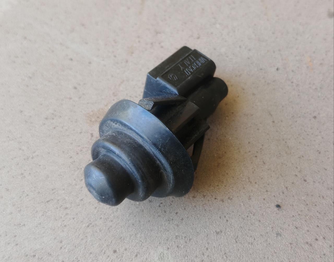 концевик дверной IVECO Daily 5 поколение 35S11 2013, 2.3 л., дизель, фургон, задний привод, 7700427640, 69500719 - фото №1