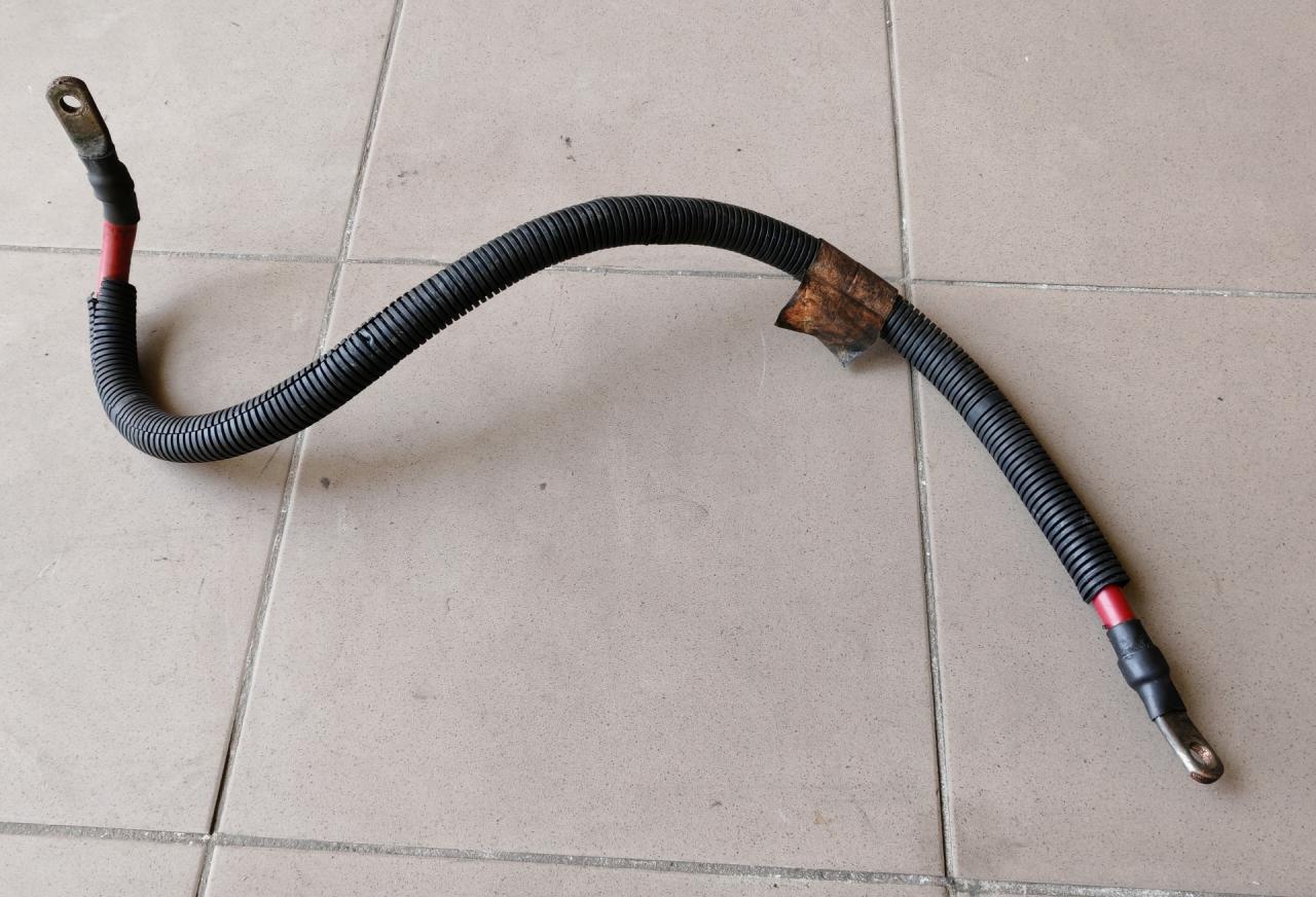 плюсовой провод аккумулятора IVECO Daily 3 поколение 2001, 2.8 л., дизель, МКПП, микроавтобус - фото №1