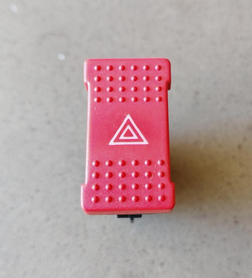 кнопка аварийной сигнализации IVECO Daily 5 поколение 35S11 2013, 2.3 л., дизель, фургон - фото №1