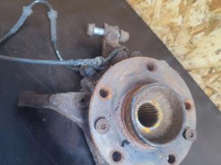 кулак поворотный правый Renault Duster 1 поколение HSA 2013, 1.5 л., K9K 896, дизель, 6МКПП, белый, внедорожник 5 дв., 8200881829