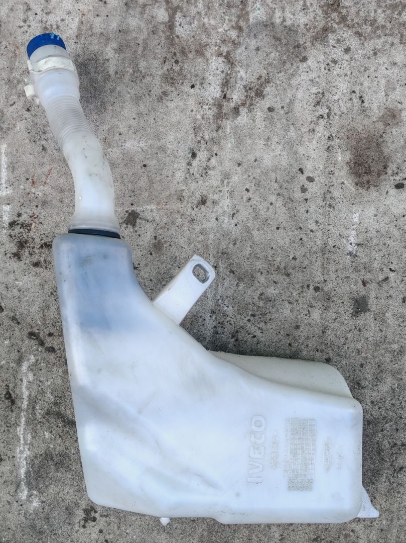 бачок омывателя IVECO Daily 6 поколение 35c12 2017, 2.3 л., F1AFL411B, дизель, АКПП, грузовик, 504015670, 5801565973, 5801566048 - фото №1