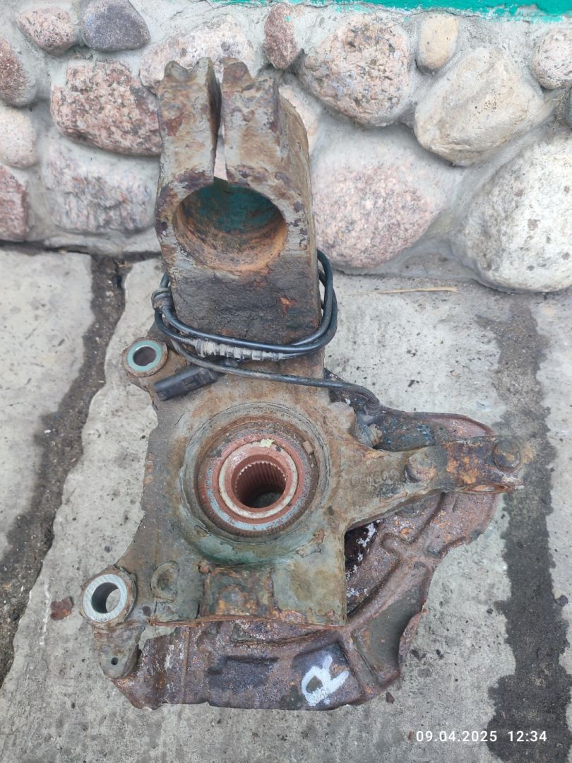 кулак поворотный правый Citroen Jumper 2 поколение 2007, 2.2 л., 4HU (P22DTE), дизель, 6МКПП, микроавтобус, 3647A0 - фото №1