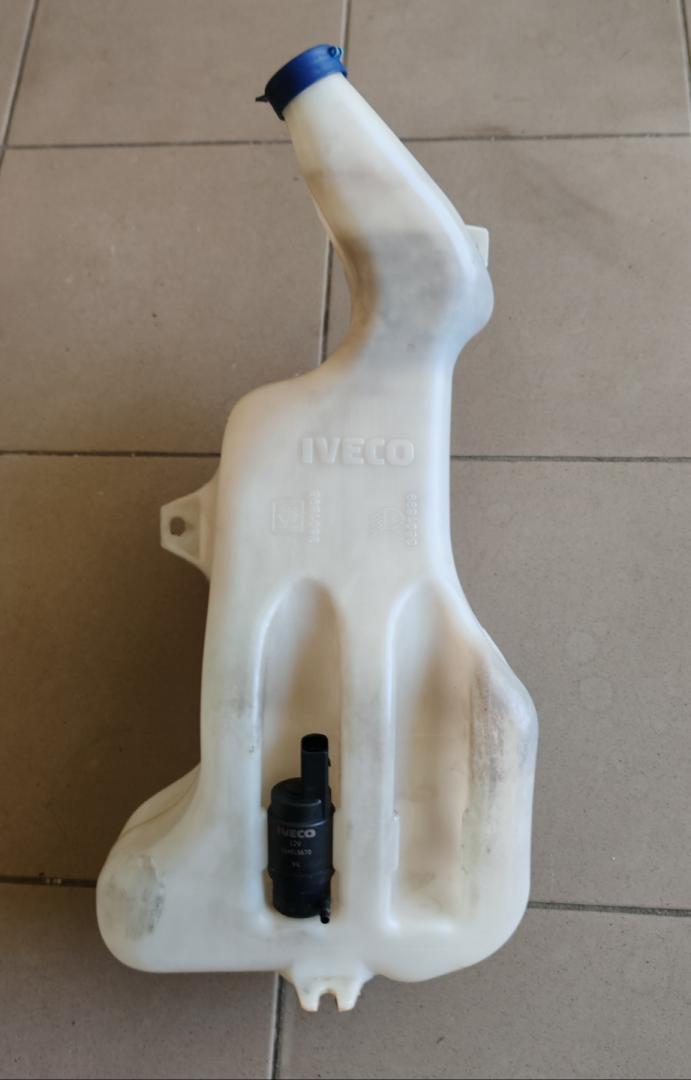 бачок омывателя IVECO Daily 4 поколение 2010, 3.0 л., дизель, 504015670, 3801895, 3801898, 504115003 - фото №1