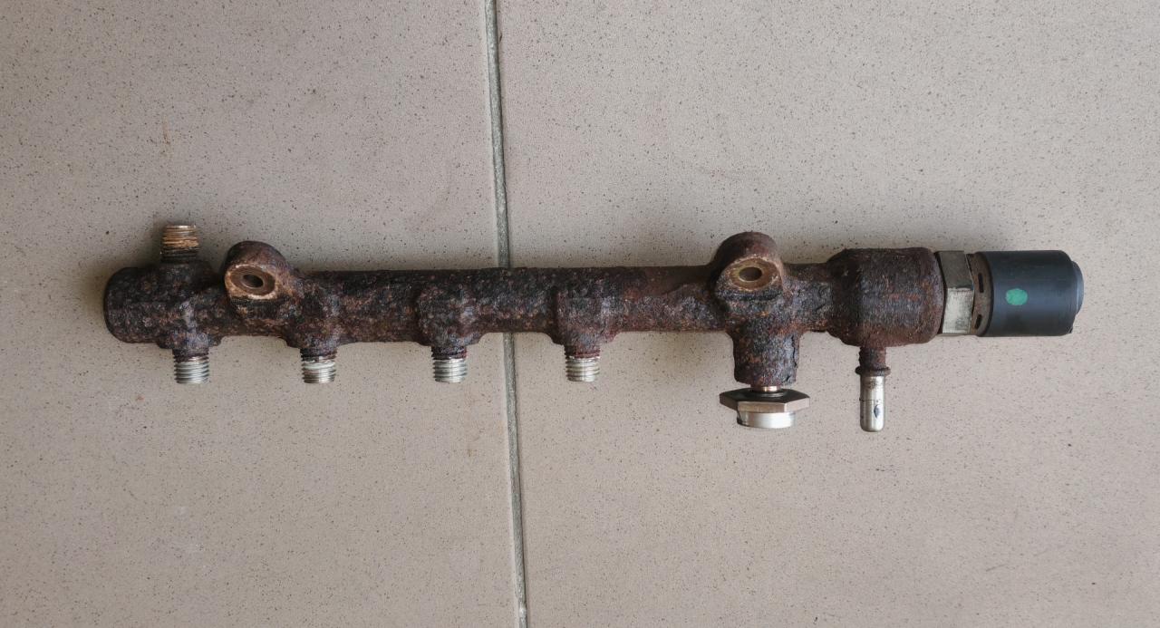 топливная рампа Ford Transit 8 поколение L3H2 2017, 2.0 л., YMF6, дизель, 6МКПП, фургон, 2011878, GK2Q-9D280-AA, A2C84548600 - фото №1